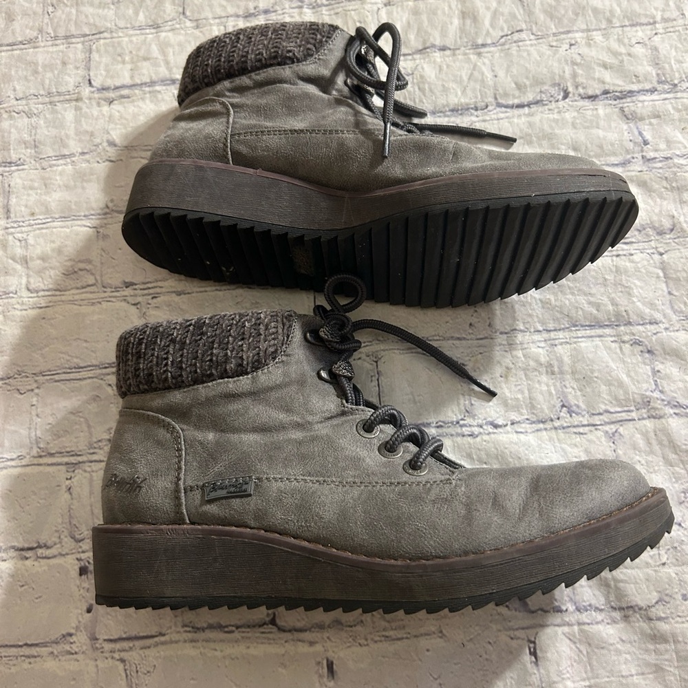 BLOWFISH MALIBU MAGA GREY FAUX SUEDE LACE UP SOCK DETAIL WOMEN’S BOOTIES SIZE 10